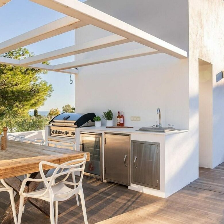 Contemporary villa with pool and guest house in Aloha, Nueva Andalucia, Marbella