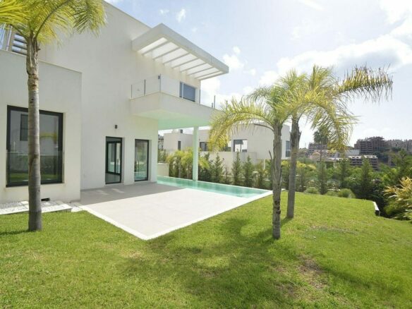 Contemporary villa with pool near Santa Maria Golf in Elviria, Marbella