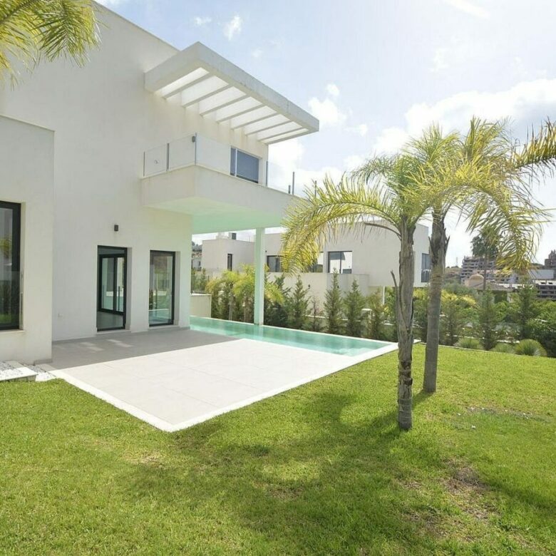 Contemporary villa with pool near Santa Maria Golf in Elviria, Marbella