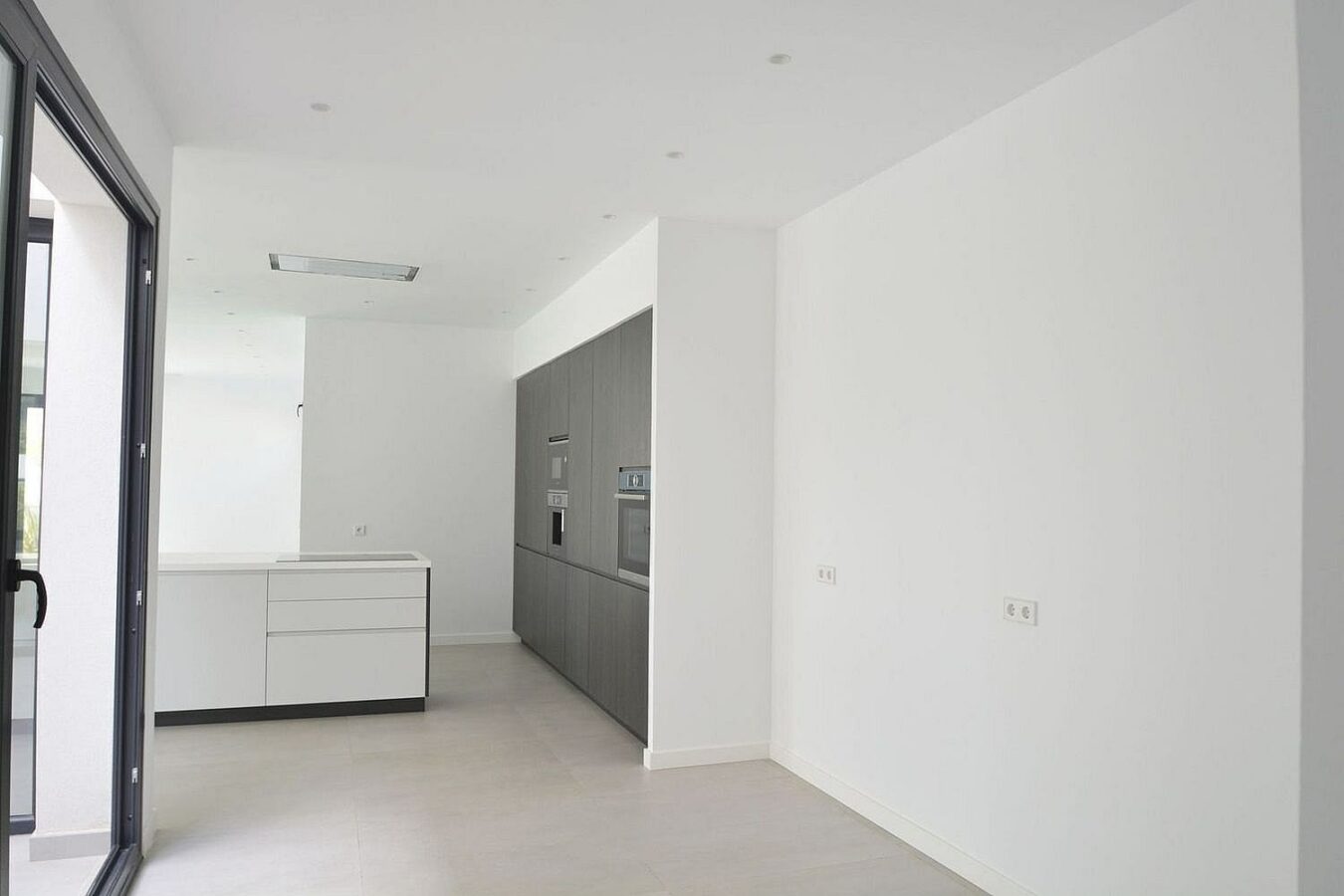 Contemporary villa with pool near Santa Maria Golf in Elviria, Marbella
