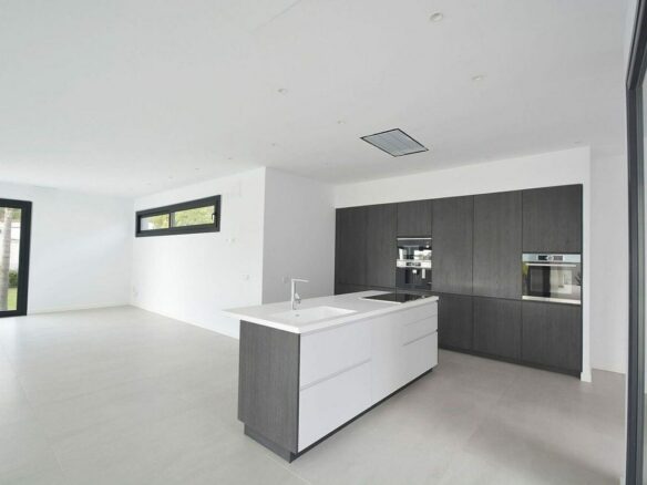 Contemporary villa with pool near Santa Maria Golf in Elviria, Marbella