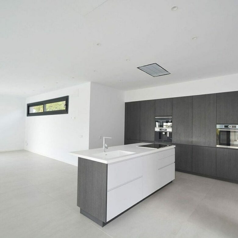 Contemporary villa with pool near Santa Maria Golf in Elviria, Marbella
