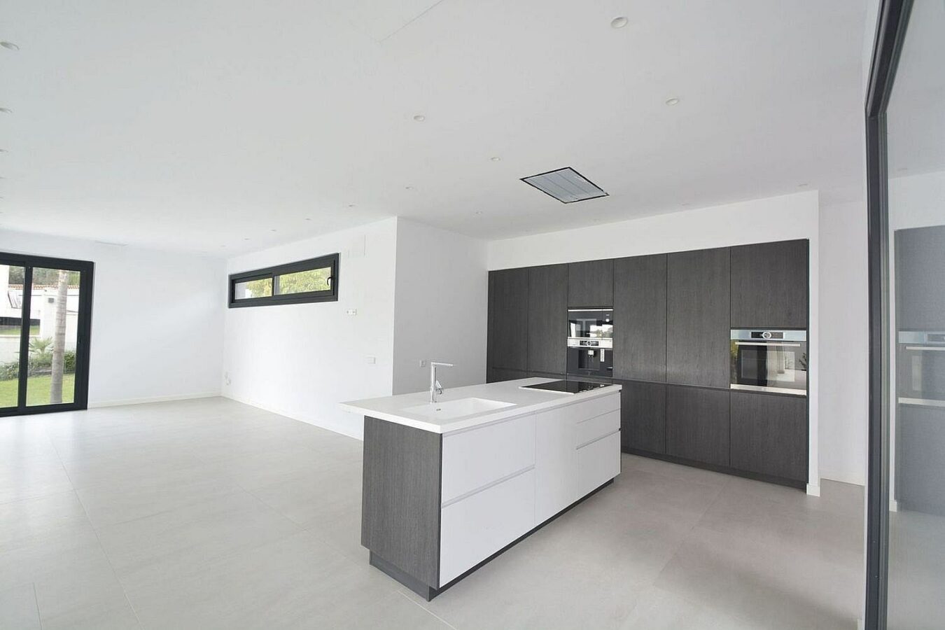 Contemporary villa with pool near Santa Maria Golf in Elviria, Marbella