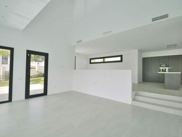 Contemporary villa with pool near Santa Maria Golf in Elviria, Marbella