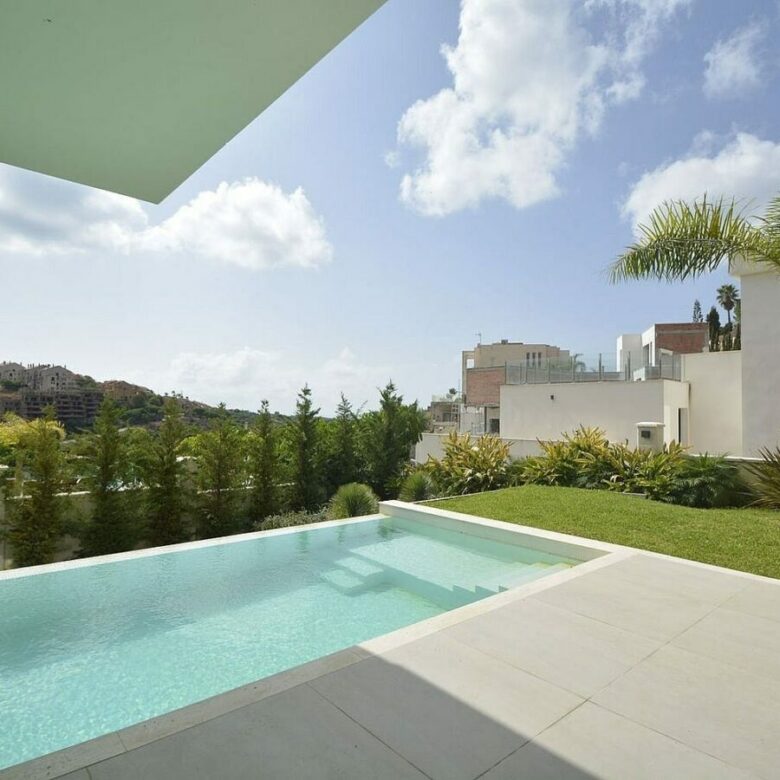 Contemporary villa with pool near Santa Maria Golf in Elviria, Marbella