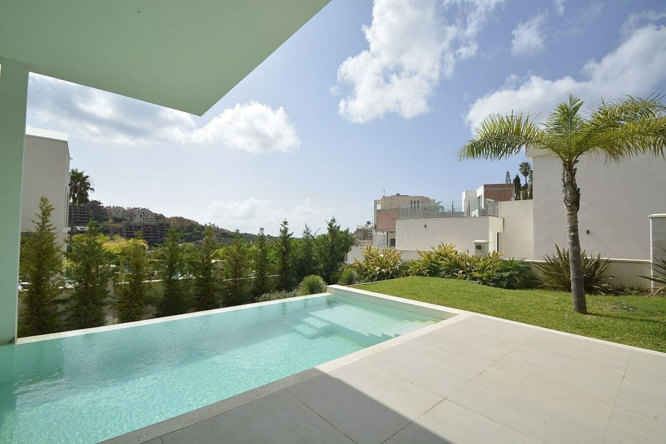 Contemporary villa with pool near Santa Maria Golf in Elviria, Marbella