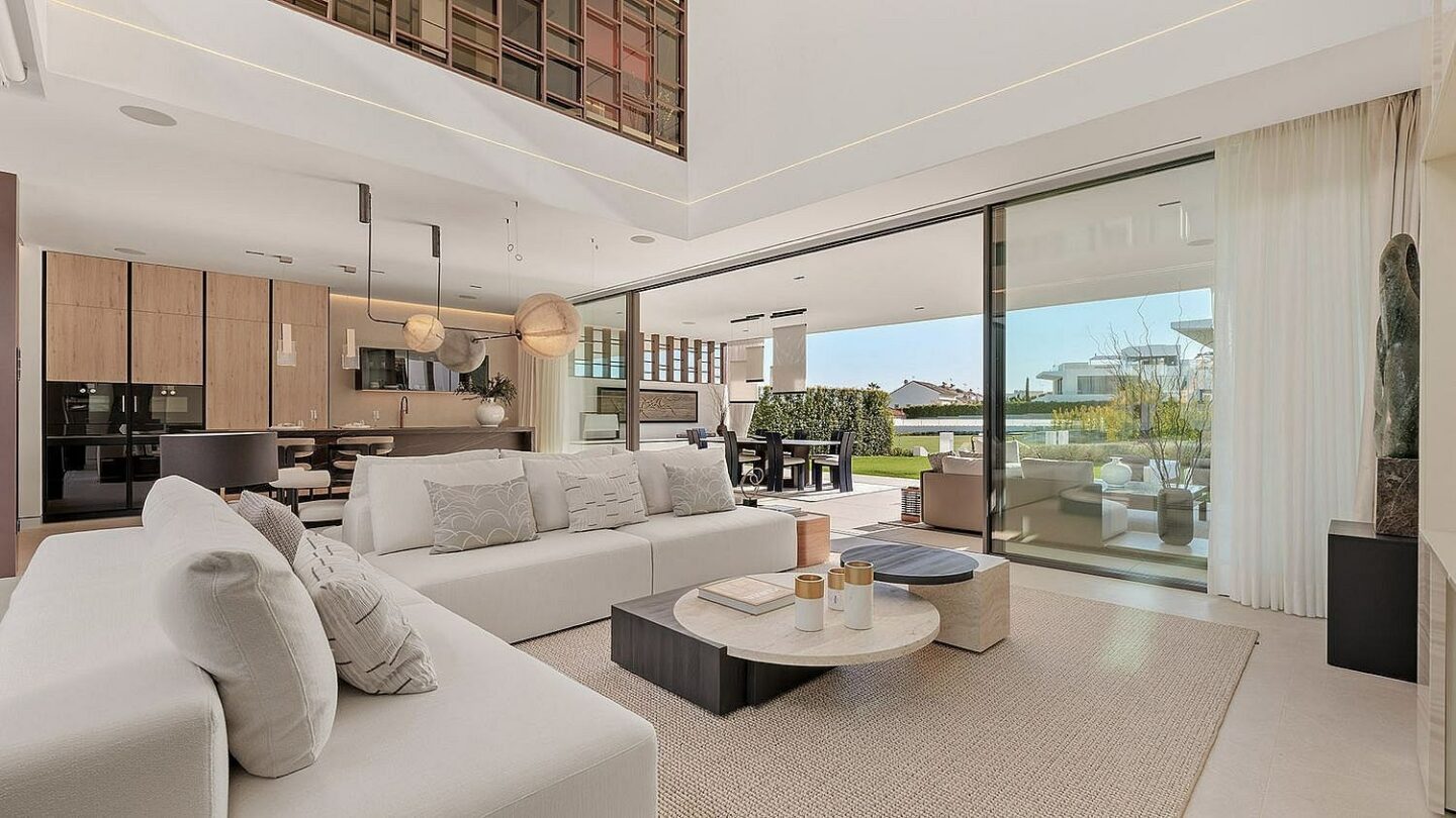 Contemporary villa in gated community Golden Mile Marbella