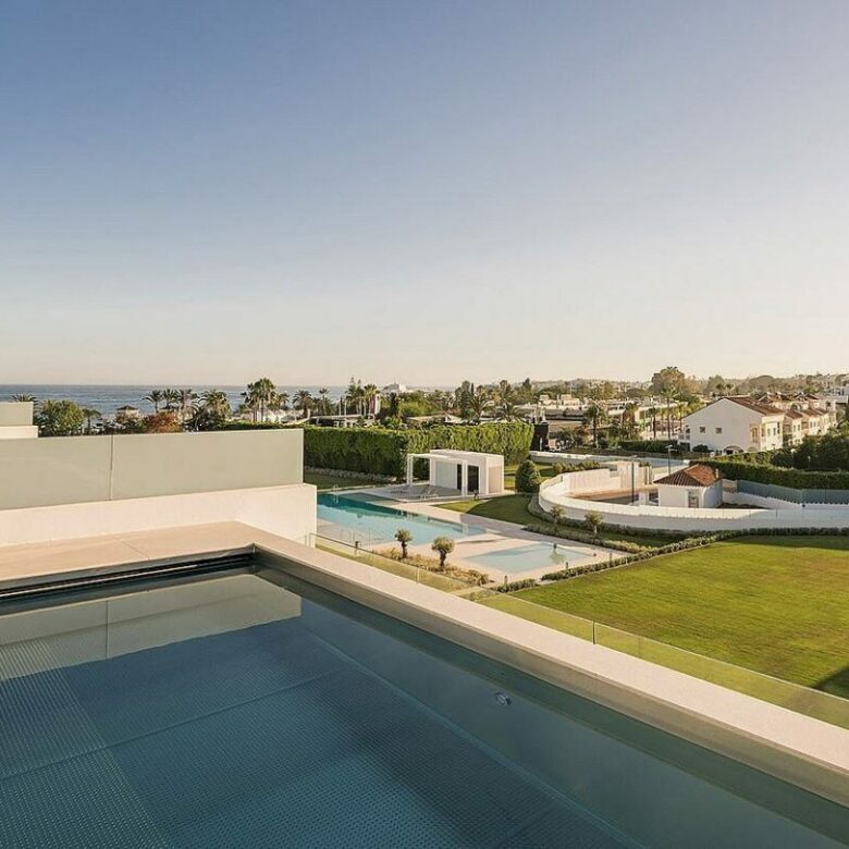 FOR SALE 🏡 Contemporary Villa in a Gated Community – Golden Mile, Marbella 🇪🇸