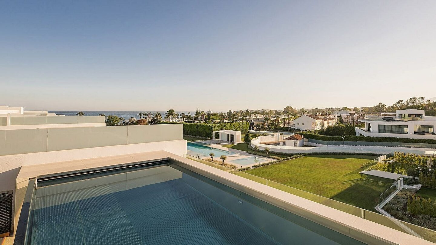Contemporary villa in gated community Golden Mile Marbella