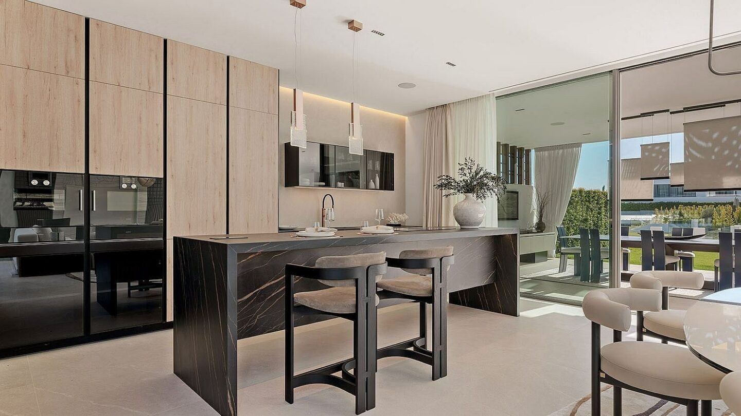 Contemporary villa in gated community Golden Mile Marbella