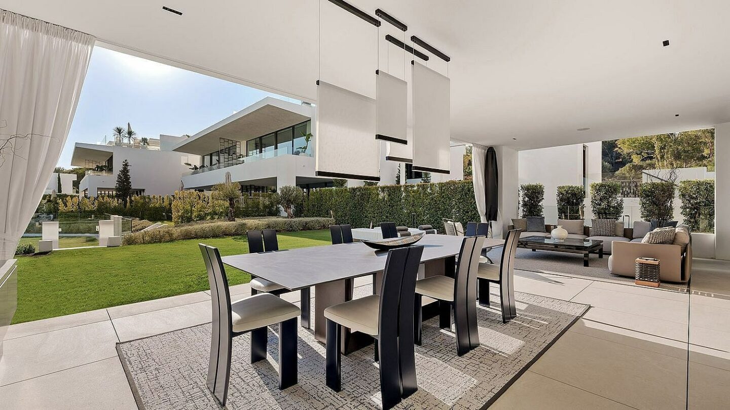 Contemporary villa in gated community Golden Mile Marbella