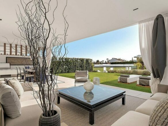 Contemporary villa in gated community Golden Mile Marbella