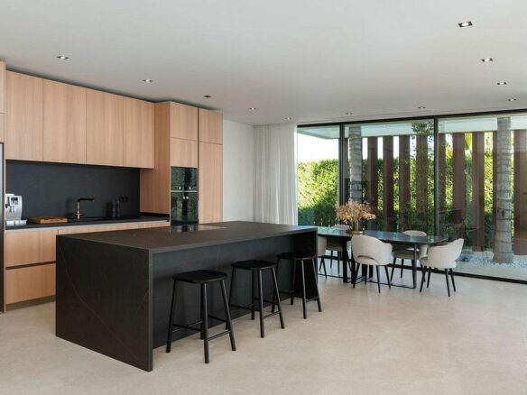 Contemporary villa for sale Los Flamingos Golf Benahavis