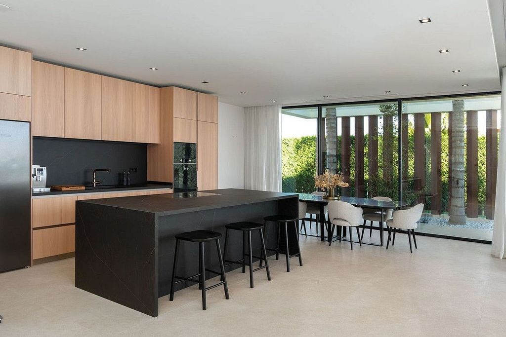 Contemporary villa for sale Los Flamingos Golf Benahavis