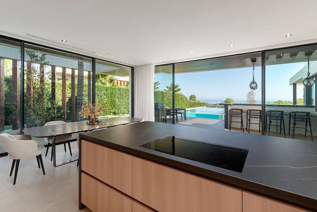 Contemporary villa for sale Los Flamingos Golf Benahavis
