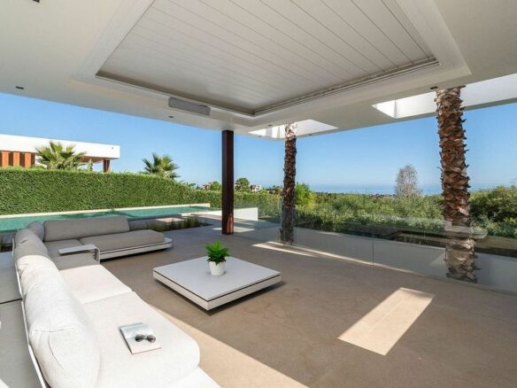 Contemporary villa for sale Los Flamingos Golf Benahavis