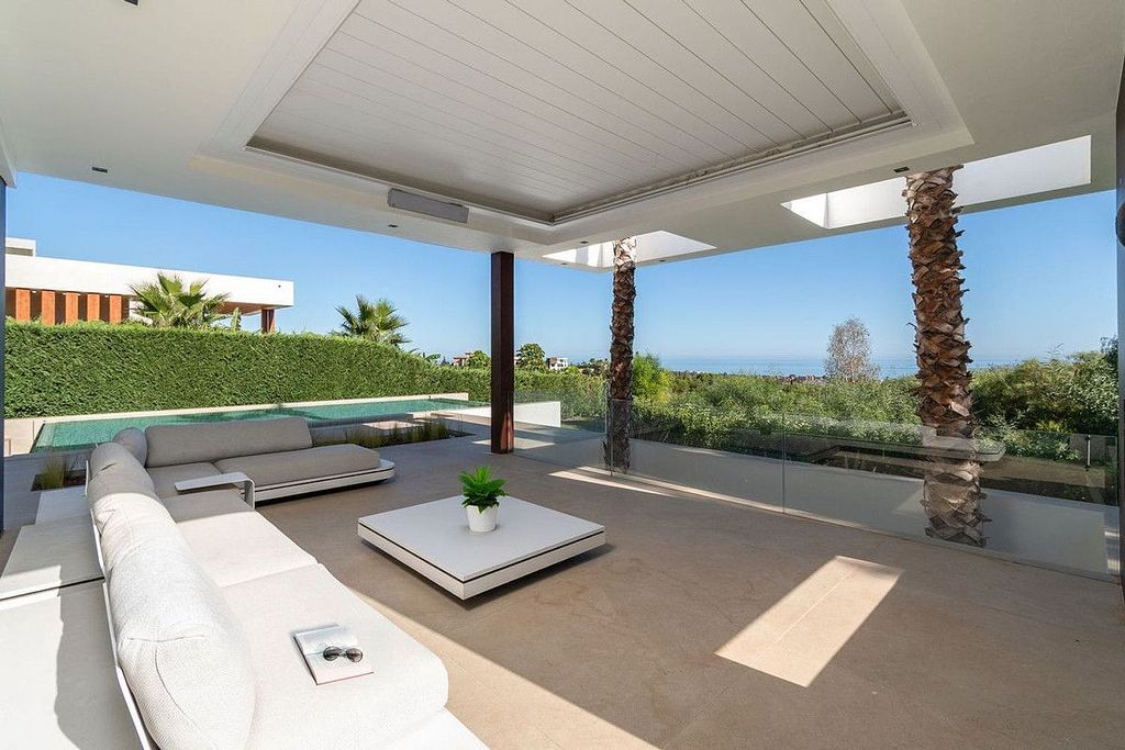 Contemporary villa for sale Los Flamingos Golf Benahavis