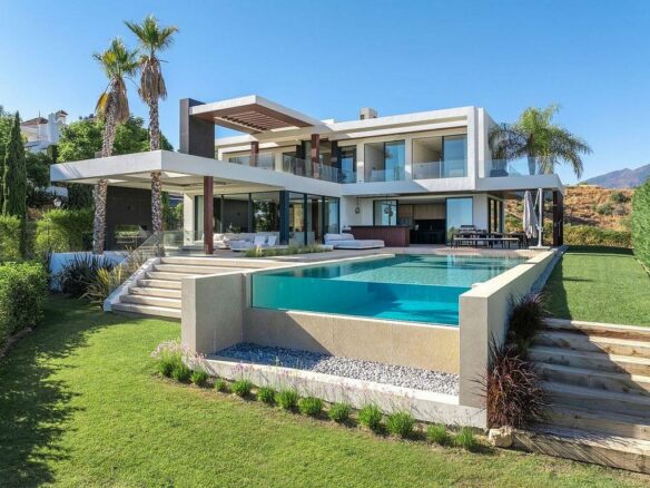 Contemporary villa for sale Los Flamingos Golf Benahavis