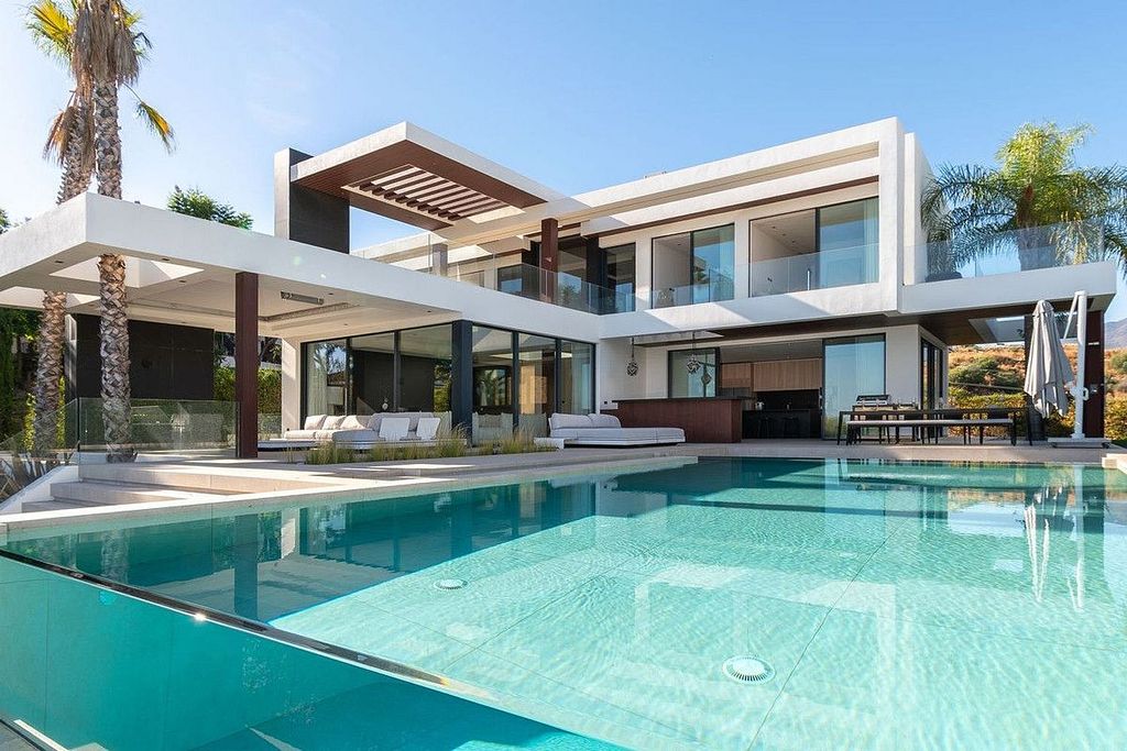 Contemporary villa for sale Los Flamingos Golf Benahavis