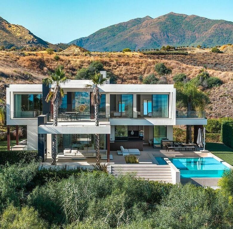 Contemporary villa for sale Los Flamingos Golf Benahavis
