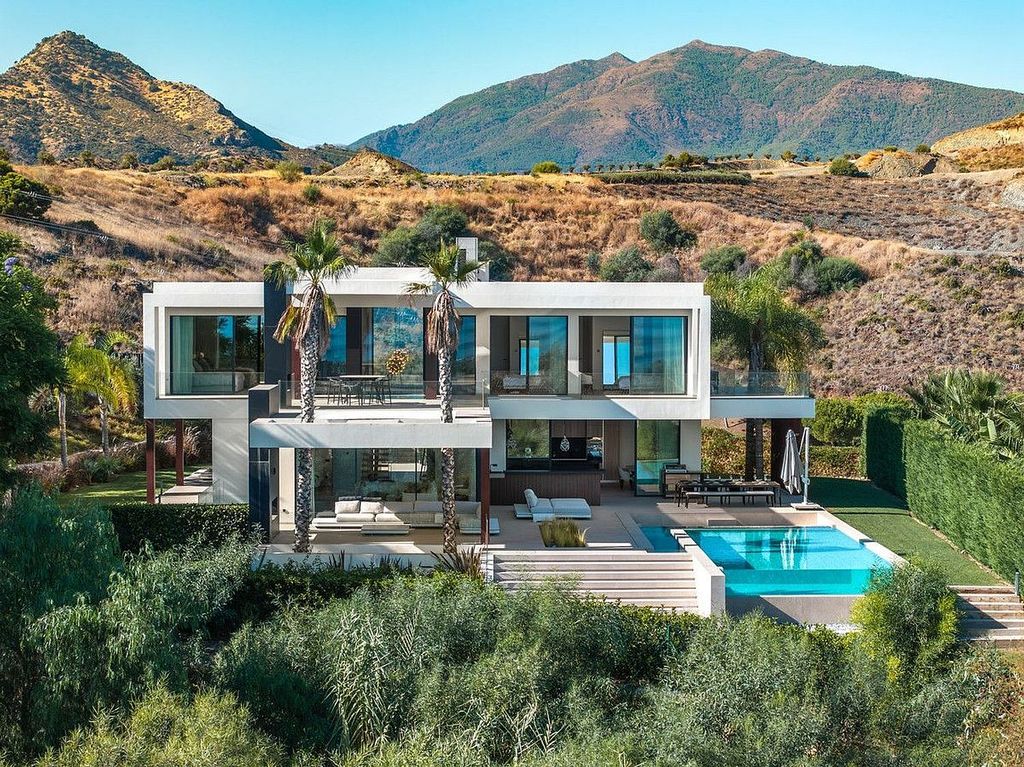 Contemporary villa for sale Los Flamingos Golf Benahavis