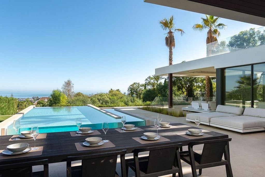 Contemporary villa for sale Los Flamingos Golf Benahavis