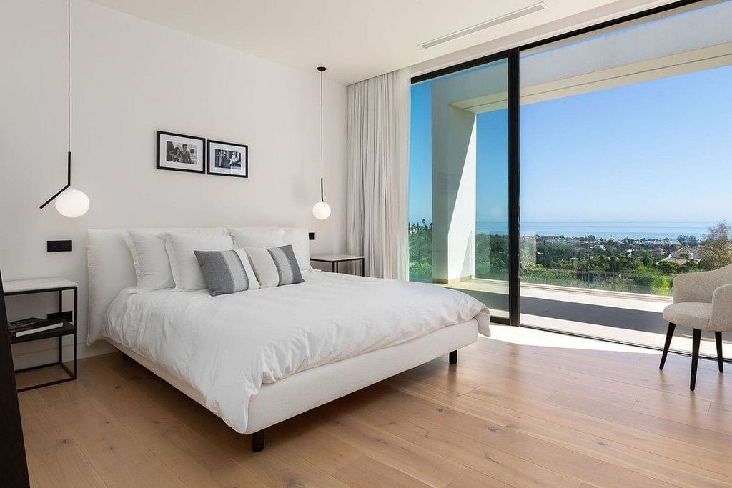 Contemporary villa for sale Los Flamingos Golf Benahavis