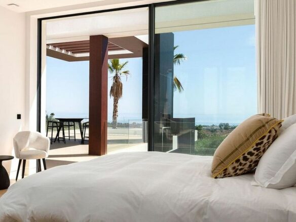 Contemporary villa for sale Los Flamingos Golf Benahavis