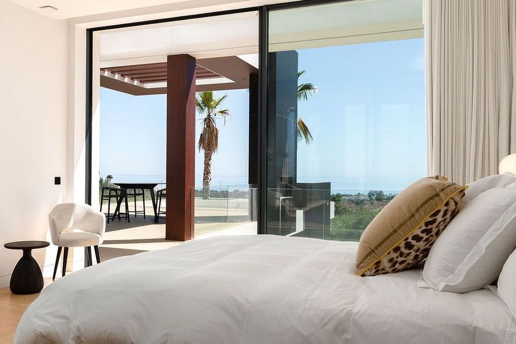 Contemporary villa for sale Los Flamingos Golf Benahavis