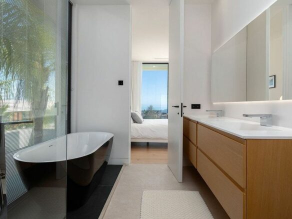 Contemporary villa for sale Los Flamingos Golf Benahavis