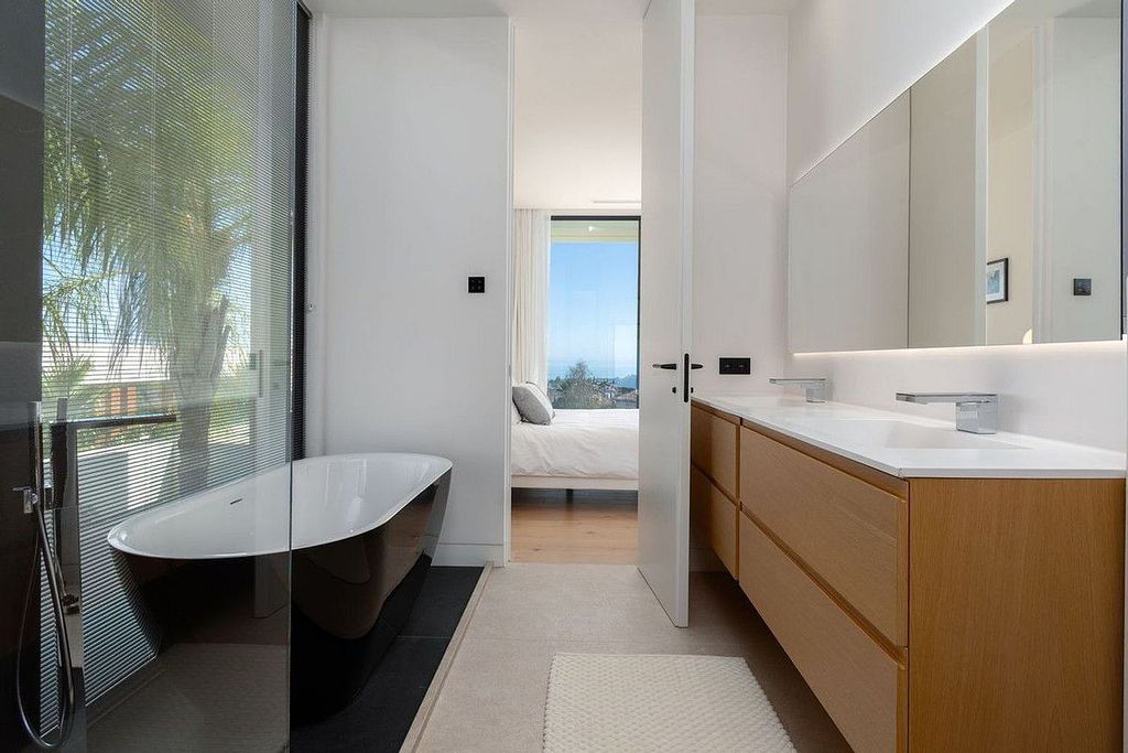 Contemporary villa for sale Los Flamingos Golf Benahavis