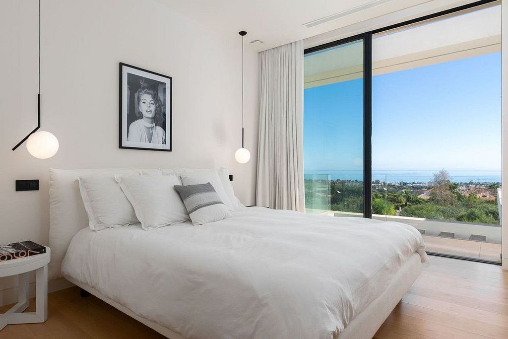 Contemporary villa for sale Los Flamingos Golf Benahavis