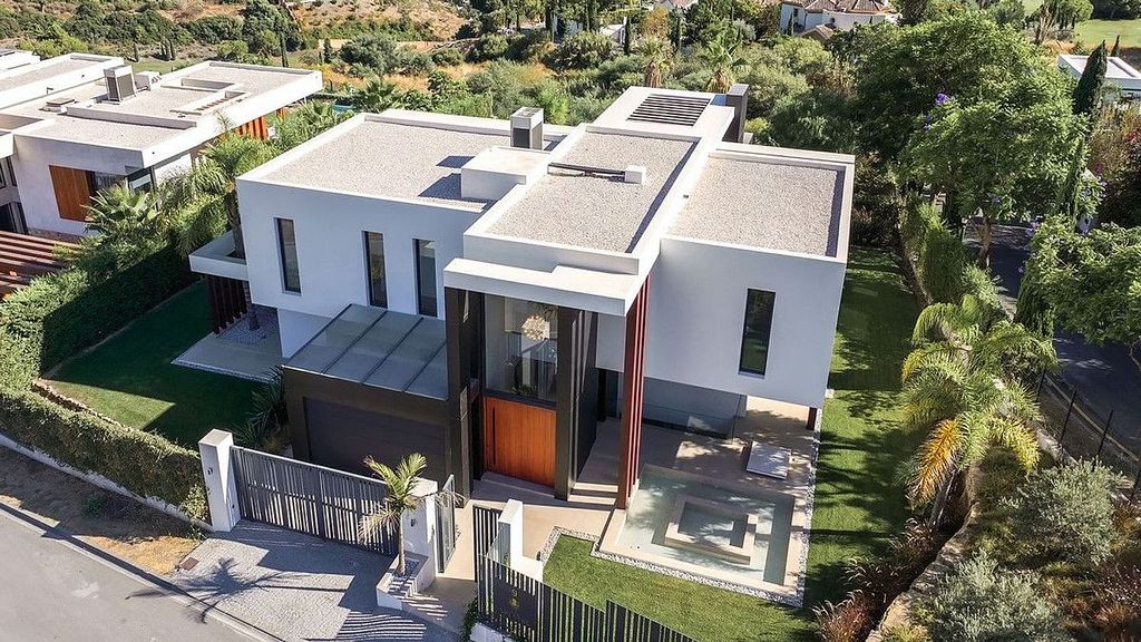 Contemporary villa for sale Los Flamingos Golf Benahavis