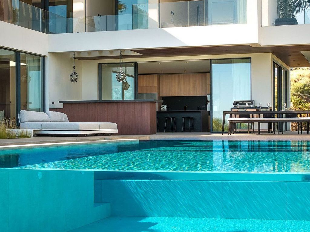 Contemporary villa for sale Los Flamingos Golf Benahavis