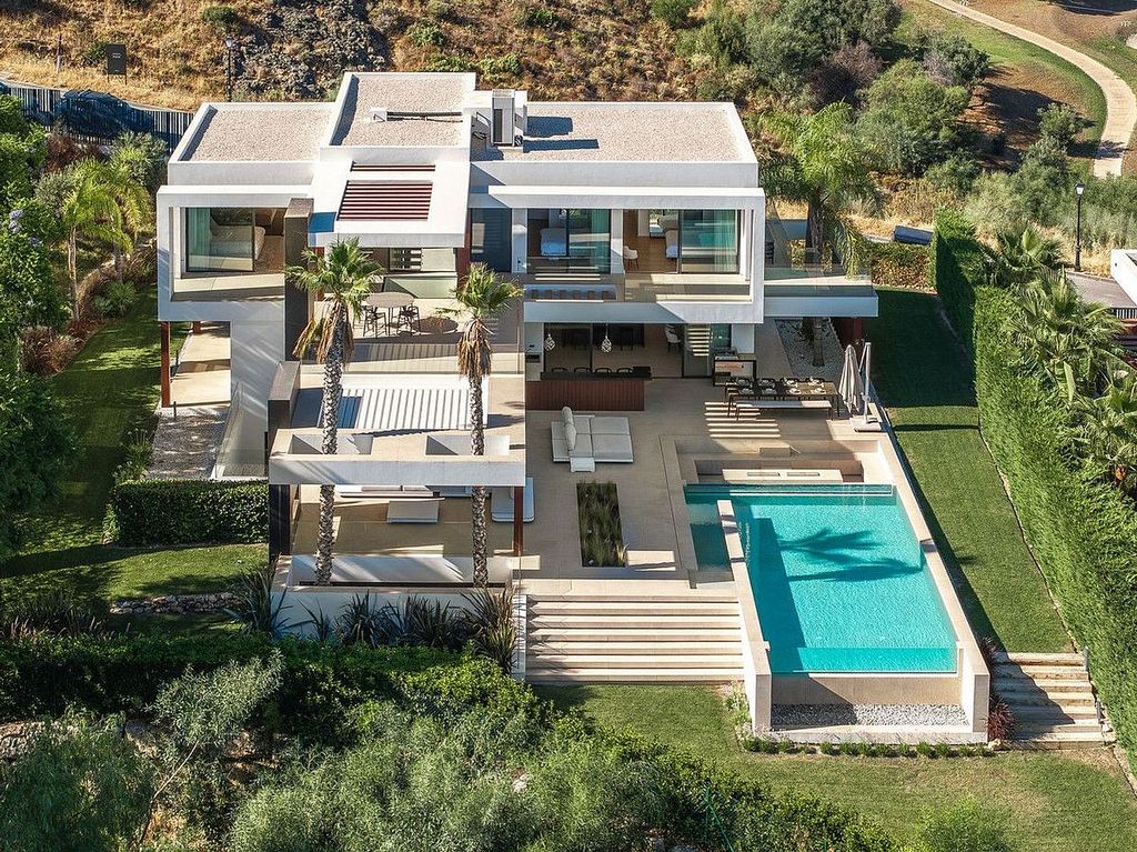 Contemporary villa for sale Los Flamingos Golf Benahavis