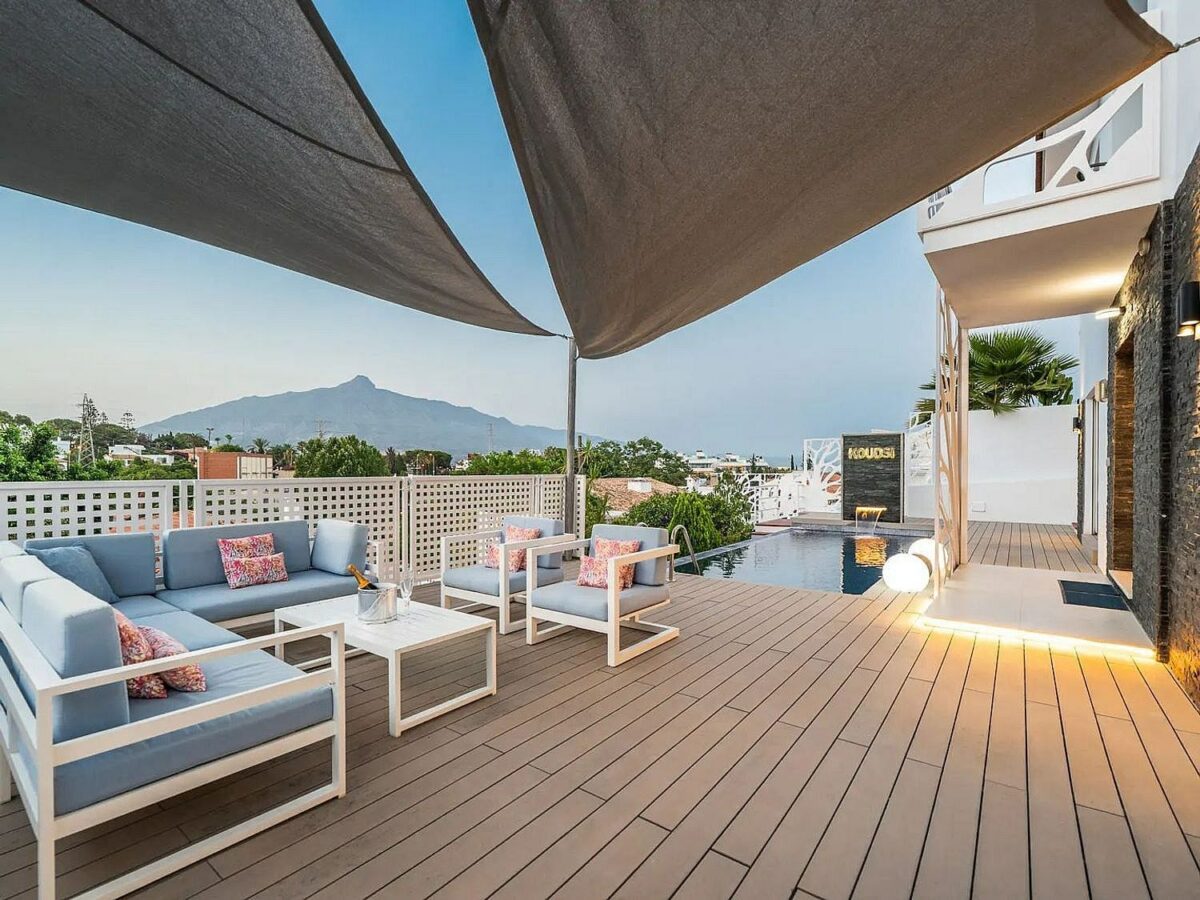 Contemporary villa with rooftop terrace and sea views in Nueva Andalucia, Marbella