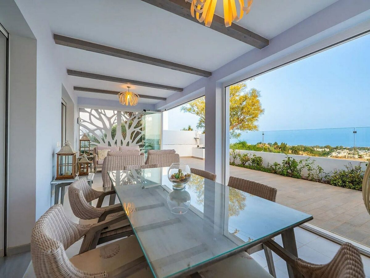 Contemporary villa with rooftop terrace and sea views in Nueva Andalucia, Marbella