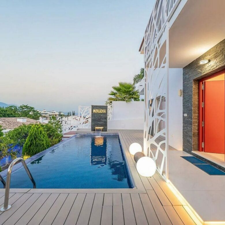 Contemporary villa with rooftop terrace and sea views in Nueva Andalucia, Marbella
