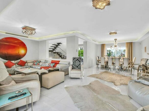 Contemporary villa with rooftop terrace and sea views in Nueva Andalucia, Marbella