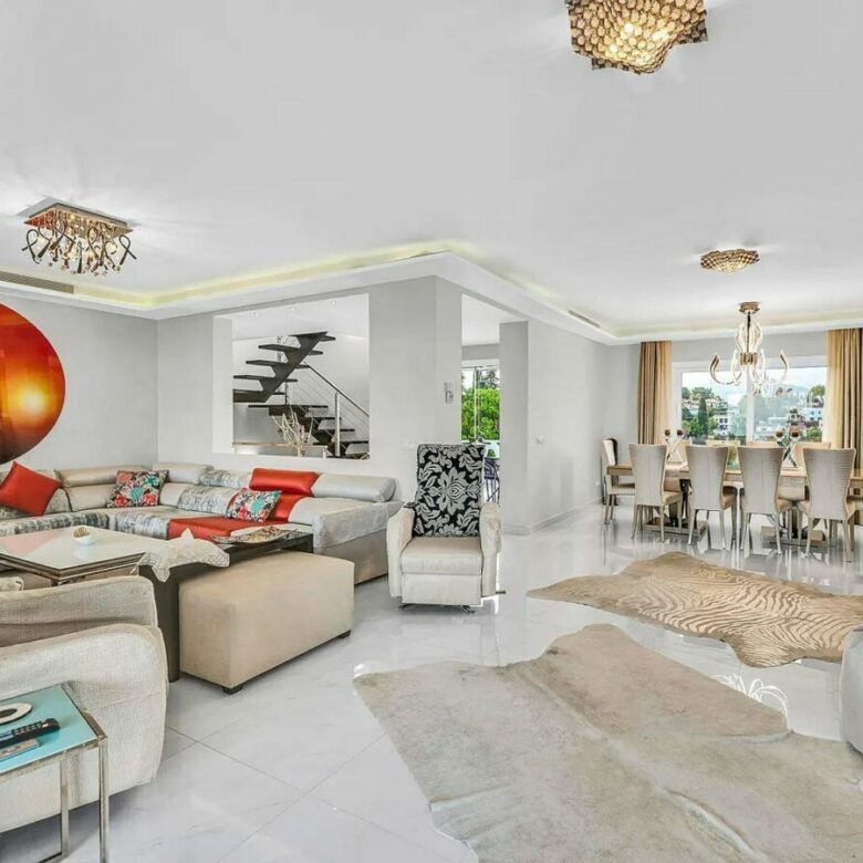 Contemporary villa with rooftop terrace and sea views in Nueva Andalucia, Marbella