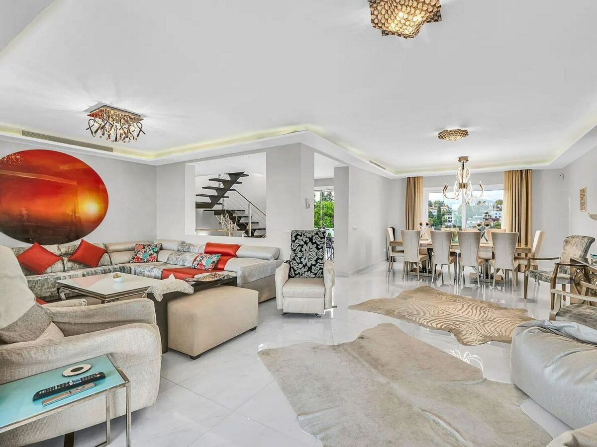 Contemporary villa with rooftop terrace and sea views in Nueva Andalucia, Marbella
