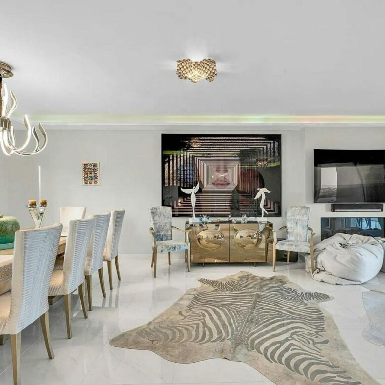 Contemporary villa with rooftop terrace and sea views in Nueva Andalucia, Marbella