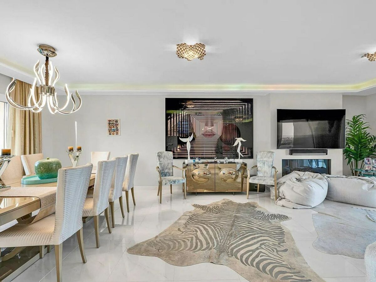 Contemporary villa with rooftop terrace and sea views in Nueva Andalucia, Marbella