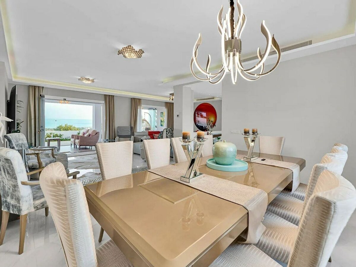 Contemporary villa with rooftop terrace and sea views in Nueva Andalucia, Marbella
