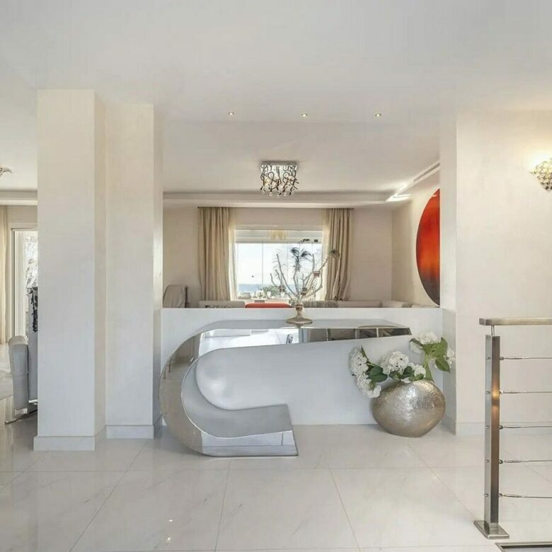 Contemporary villa with rooftop terrace and sea views in Nueva Andalucia, Marbella