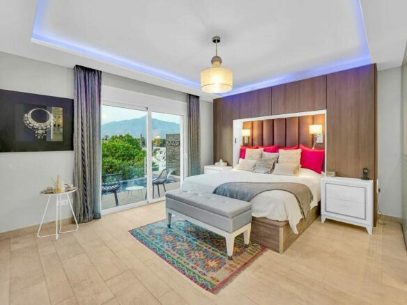 Contemporary villa with rooftop terrace and sea views in Nueva Andalucia, Marbella