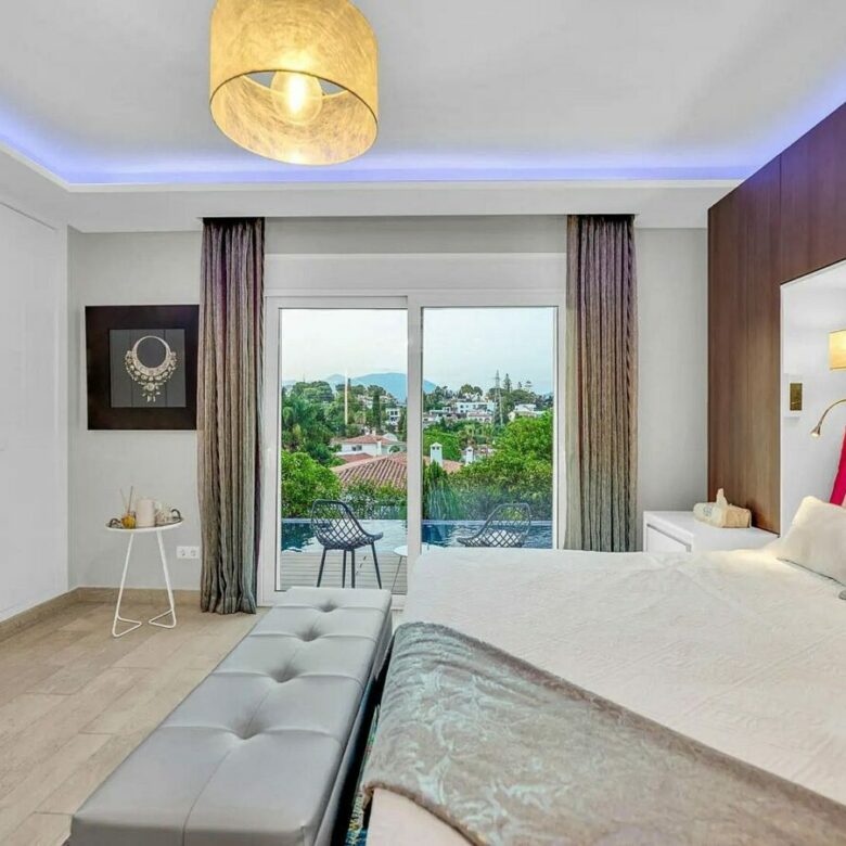 Contemporary villa with rooftop terrace and sea views in Nueva Andalucia, Marbella