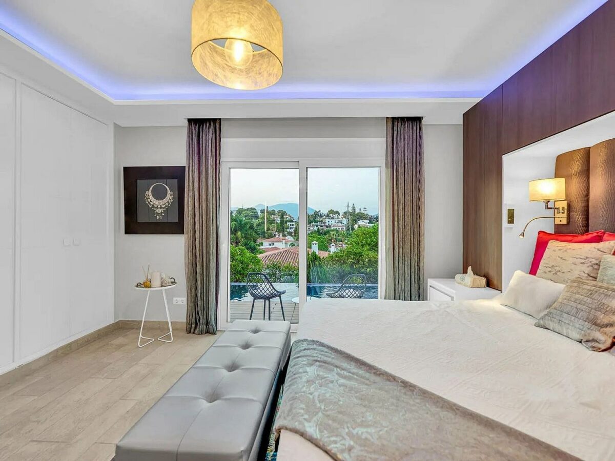 Contemporary villa with rooftop terrace and sea views in Nueva Andalucia, Marbella