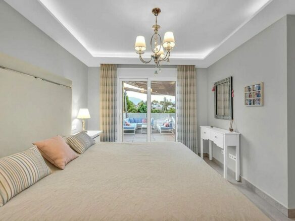 Contemporary villa with rooftop terrace and sea views in Nueva Andalucia, Marbella