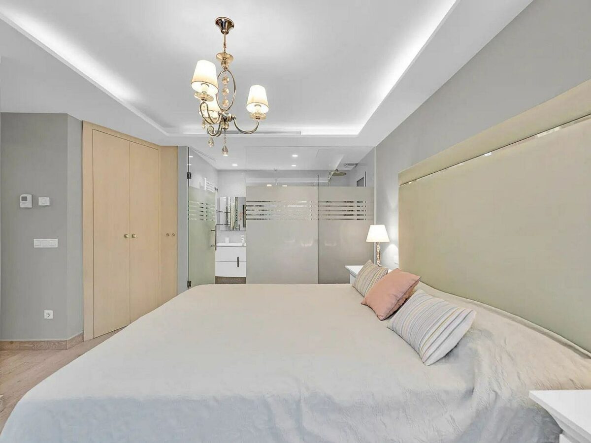 Contemporary villa with rooftop terrace and sea views in Nueva Andalucia, Marbella